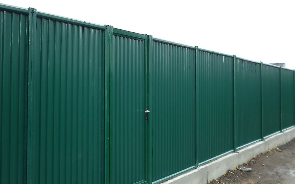 Заборы из профнастила